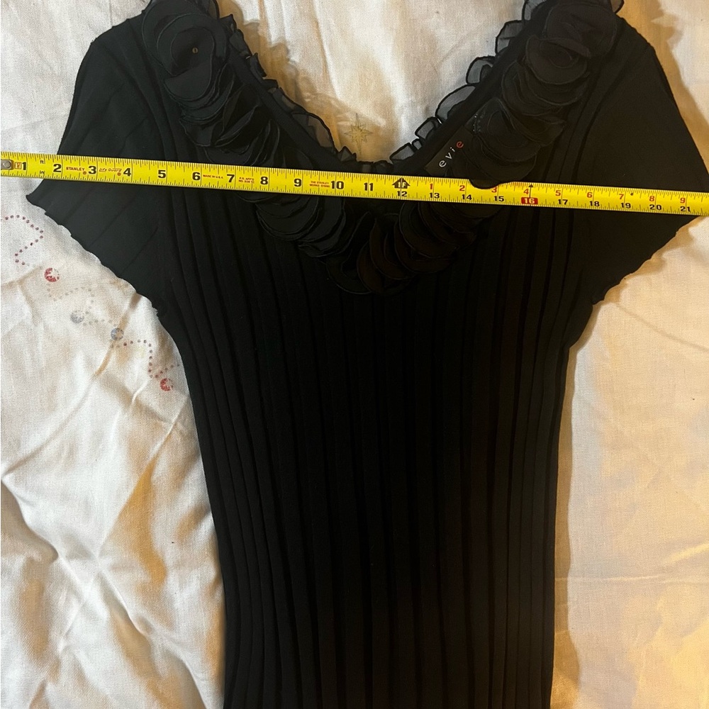Evie Women's Size Medium Black Short Sleeve Pullover Knit Top - Picture 3 of 5